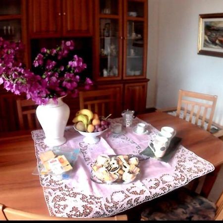 Casa Andreana Bed and Breakfast Uri Exteriör bild