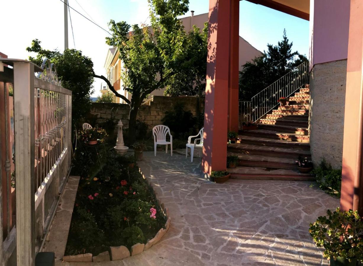 Casa Andreana Bed and Breakfast Uri Exteriör bild