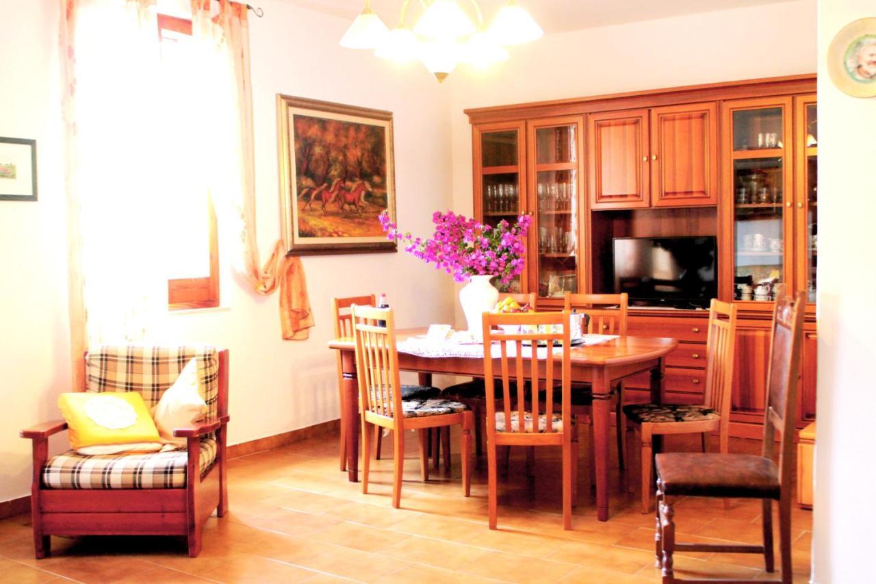 Casa Andreana Bed and Breakfast Uri Exteriör bild